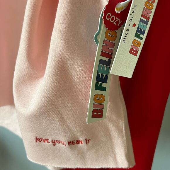 Alice + Olivia Big Feelings soft Crop Sweatshirt w Vibes bracelet band NEW Lg - Picture 5 of 7